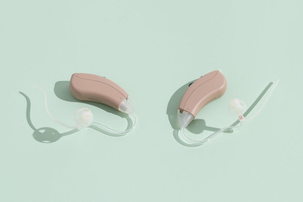 a modern hearing aid that can help amplify high-frequency sounds