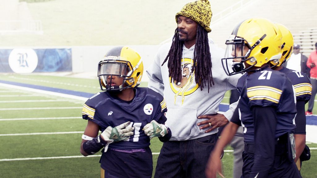 an image of a young snoop dogg in a football uniform