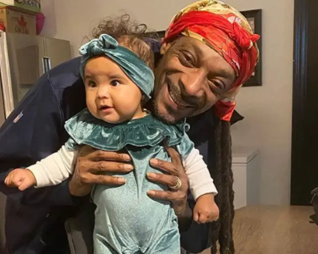 an image of baby photos of snoop and corde dressed alike