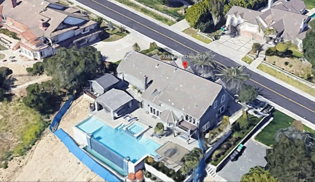 an image of snoop dogg's beachfront mansion in california