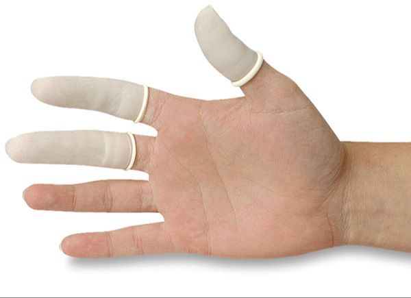 groomer bandaging finger