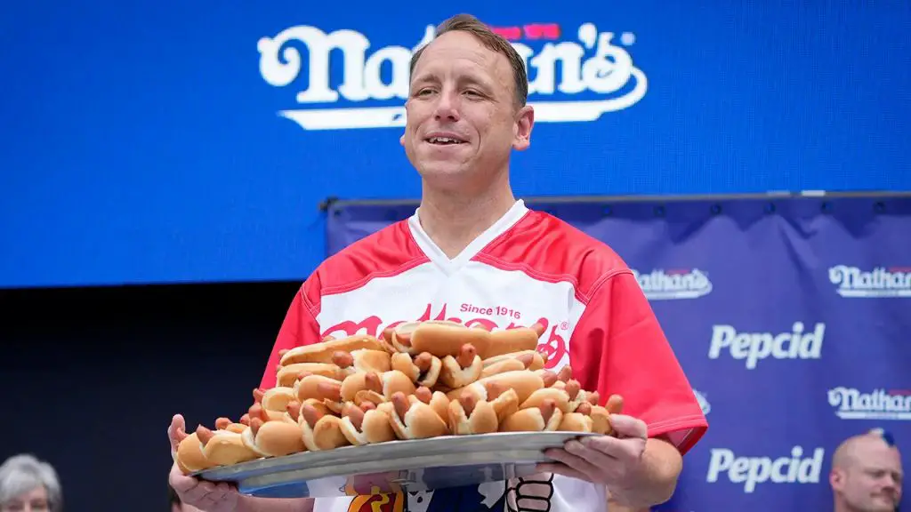 joey chestnut eating hot dogs in competition