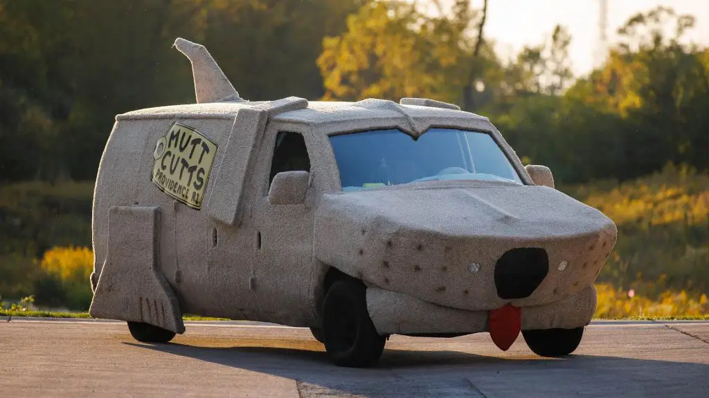 the mutt cutts van being driven on set during filming of dumb and dumber.